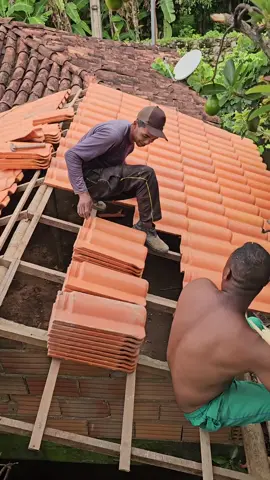 telhado em cima da lage ##pedreiro #construção #obra #reforma 