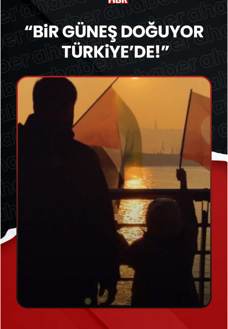 ❝BİZ, KUŞLARIN FİLLERİ YENECEĞİNE İMAN EDENLERİZ!❞ Küçük Selimhan'ın, #GalataKöprüsü'nde gerçekleştirilen "Dün #Ayasofya, Bugün #Emevi, Yarın #Aksa" yürüyüşü hakkında söyledikleri, sosyal medyada büyük beğeni topladı. 🎥 @bilallgundogdu #çocuk #palestine #gaza #istanbul #türkiye