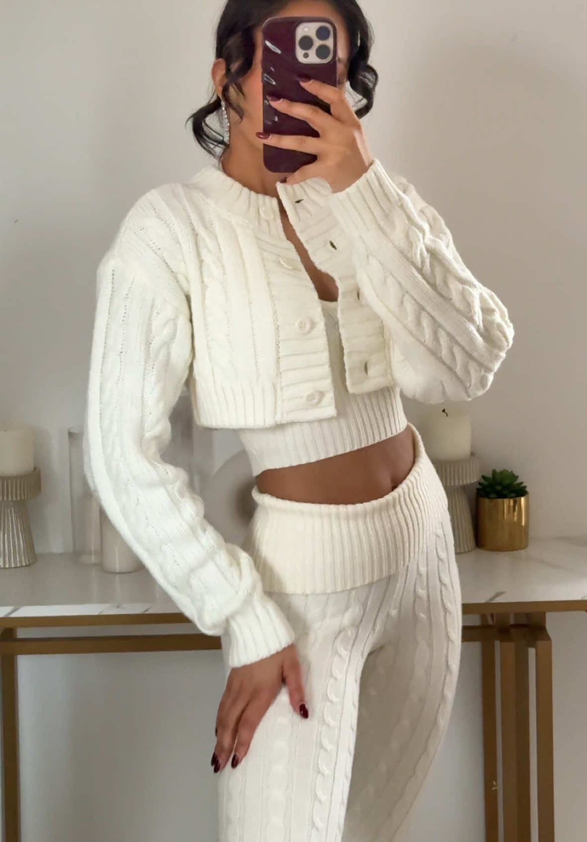 “Happy New Year, everyone! 🥂✨ Here’s a cozy outfit idea to relax and unwind after the holiday festivities. Perfect for staying chic while keeping it comfy. 🤍 @Bo&Tee #boandtee #cosyoutfit #homeoutfit #sportweat #whitecoord #outfitidea #winteroutfit 