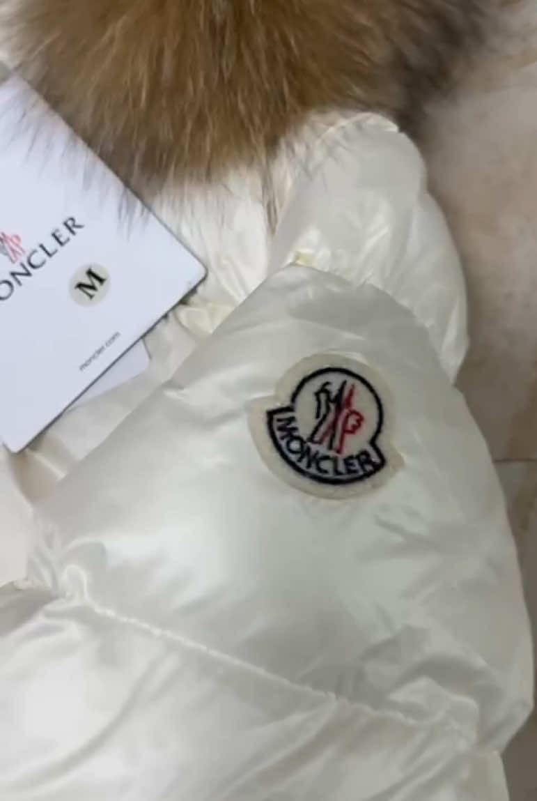 LADIES MONCLER COAT #monclerbubbleup #mooseknuckles #canadagoose 