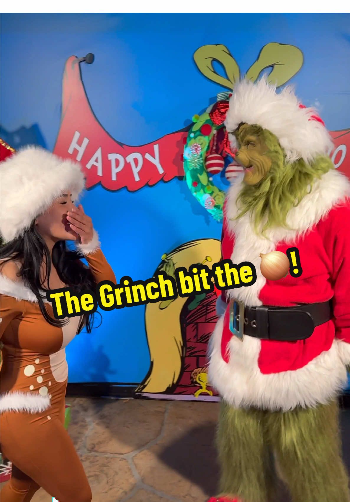 The Grinch bit the onion 🧅! 😭🤣 #fyp #thegrinch #grinch #grinchmas #viralvideo #xyzbca #OOTD #mrsgrinch #thegrinchtiktok 