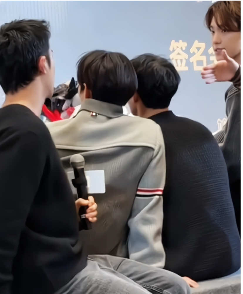 the way he gets closer to dokyeom 🫠 #seoksoo #dokyeom #dk #joshua #joshuahong #kyeomshu