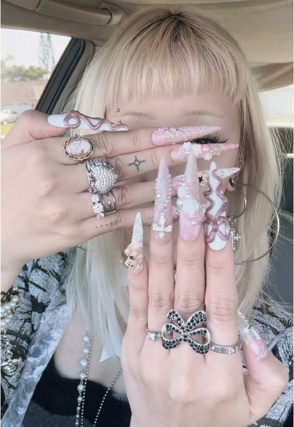 another nail vid 😛 happy new year!!! #newyear #nails #customnails #pressonnails #stilettonails #pearl #bows #doll #antique #cutk4t #4u 