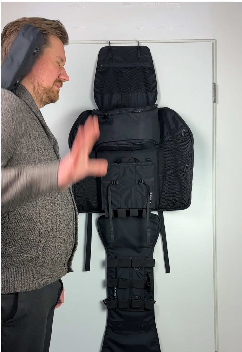 Who sees the fail(s)? 🤣🤣 #liwave #backpack #rucksack #minden #madeingermany #startupgermany #travelbackpack #reiserucksack #businesstrip #getorganized #ordnungssystem #sustainablefashion #packhack #modularerrucksack #asmr #asmrsounds #asmrpacking #asmrvideo #handluggage #besthandluggage #flighthacks #flightessentials #engineering #germanengineering #engineeringexcellence #designedingermany #germandesign #satisfying 