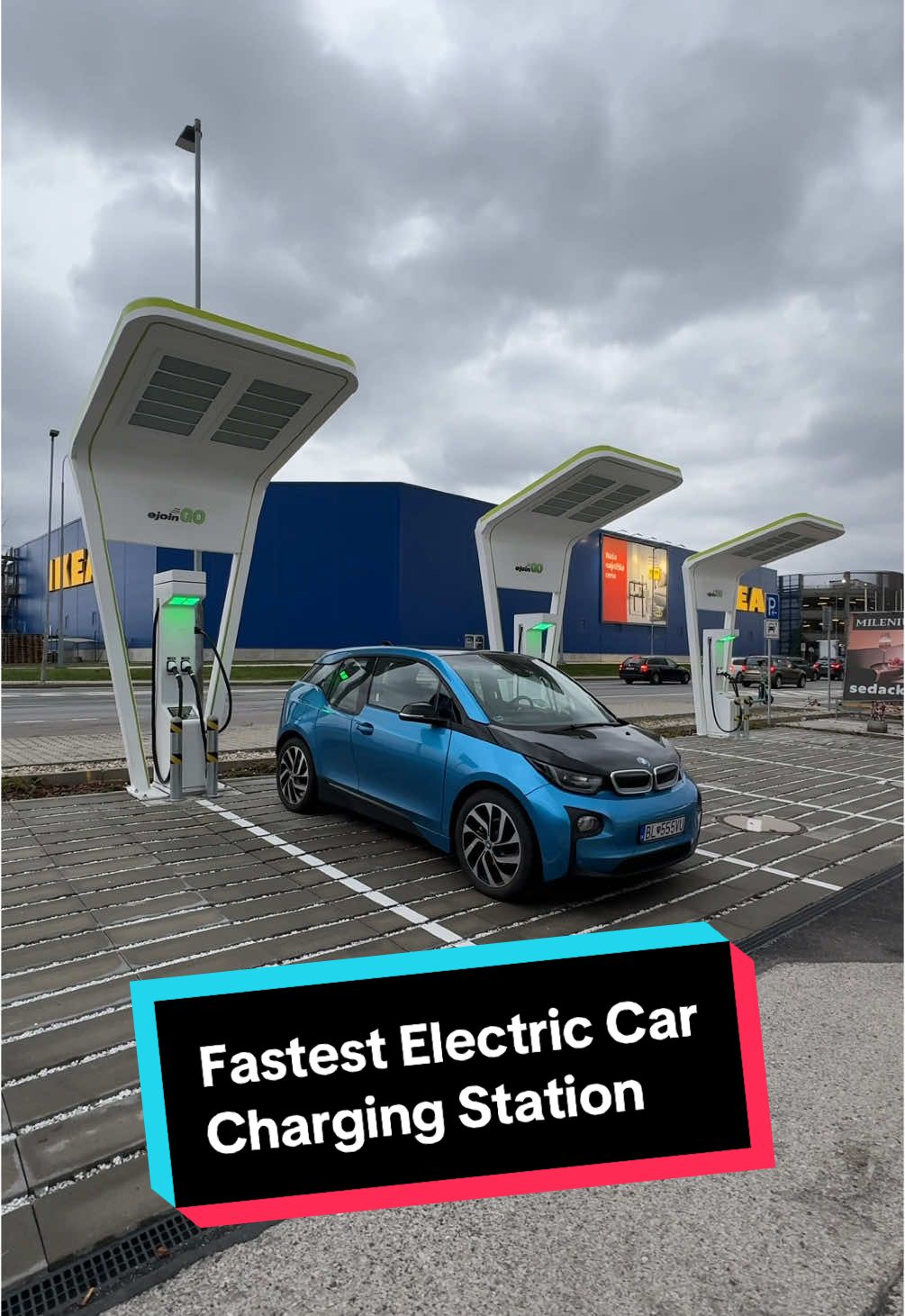 World’s fastest electric car charging station - located on the edge of Bratislava in Slovakia. ⚡️ The hub features 4x 300kW CCS and 2x 600kW (600A) CCS plugs! All at a very reasonable price of 0.35€/kWh with contactless payment support. #electriccar #evcharging #evcharger #rapidcharging #evinfrastructure 