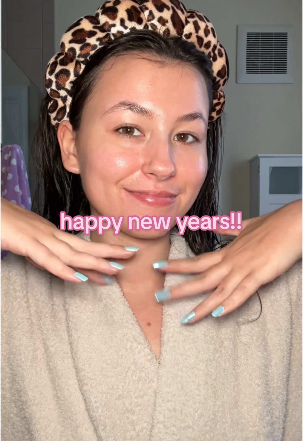 happy new years everyone!! I hope 2025 is off to a great start for you all🥰🥳 • #happynewyear #2025 #skincare #skincareroutine #skincaretips #SkinCare101 #morningroutine #morningskincare #morningskincareroutine #clearskin #glowingskin #glowyskin #glassskin @The Ordinary @CeraVe @Cetaphil @Summer Fridays 