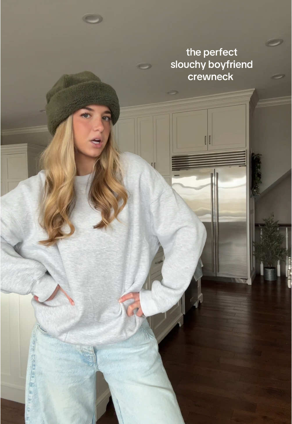 the perfect slouchy oversized boyfriend crewneck!! so thick and the perfect grey color #crewneck #crewneckoutfit #winteroutfit #basics #barreljeans #beanie 