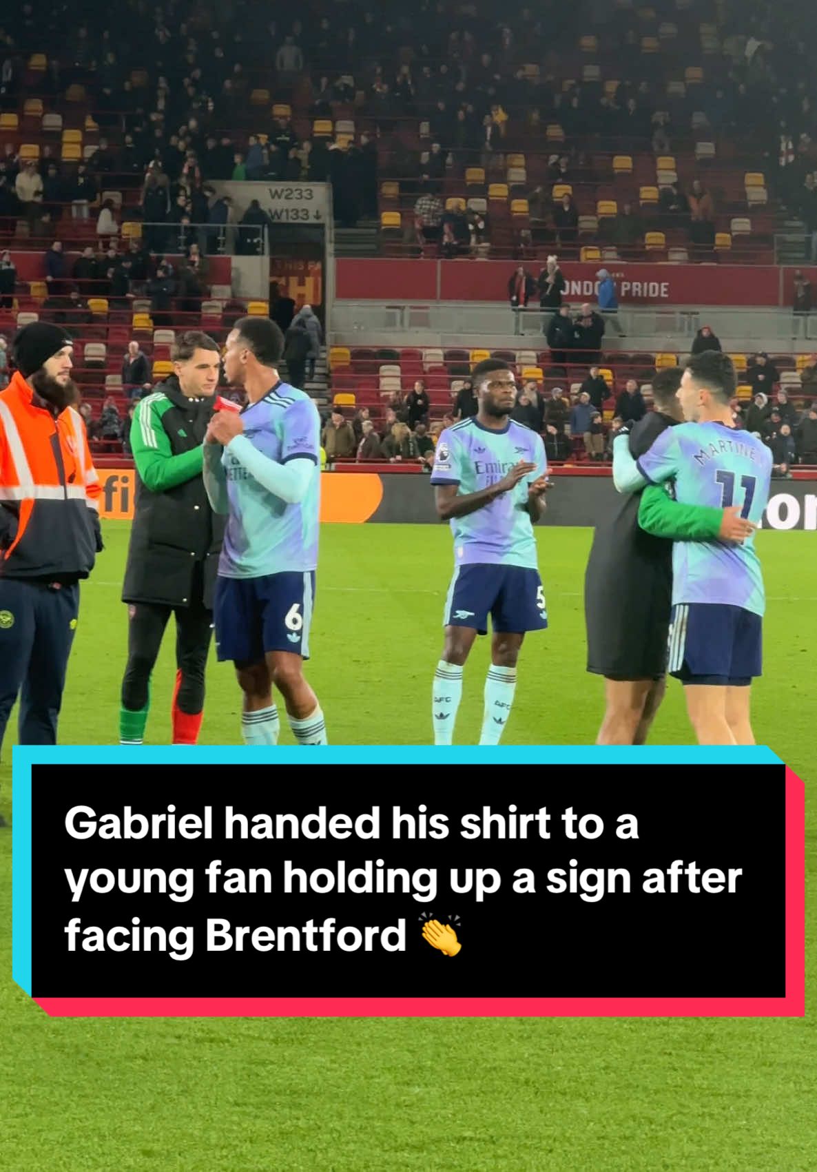 Gabriel handed his shirt to a young fan holding up a sign after facing Brentford 👏