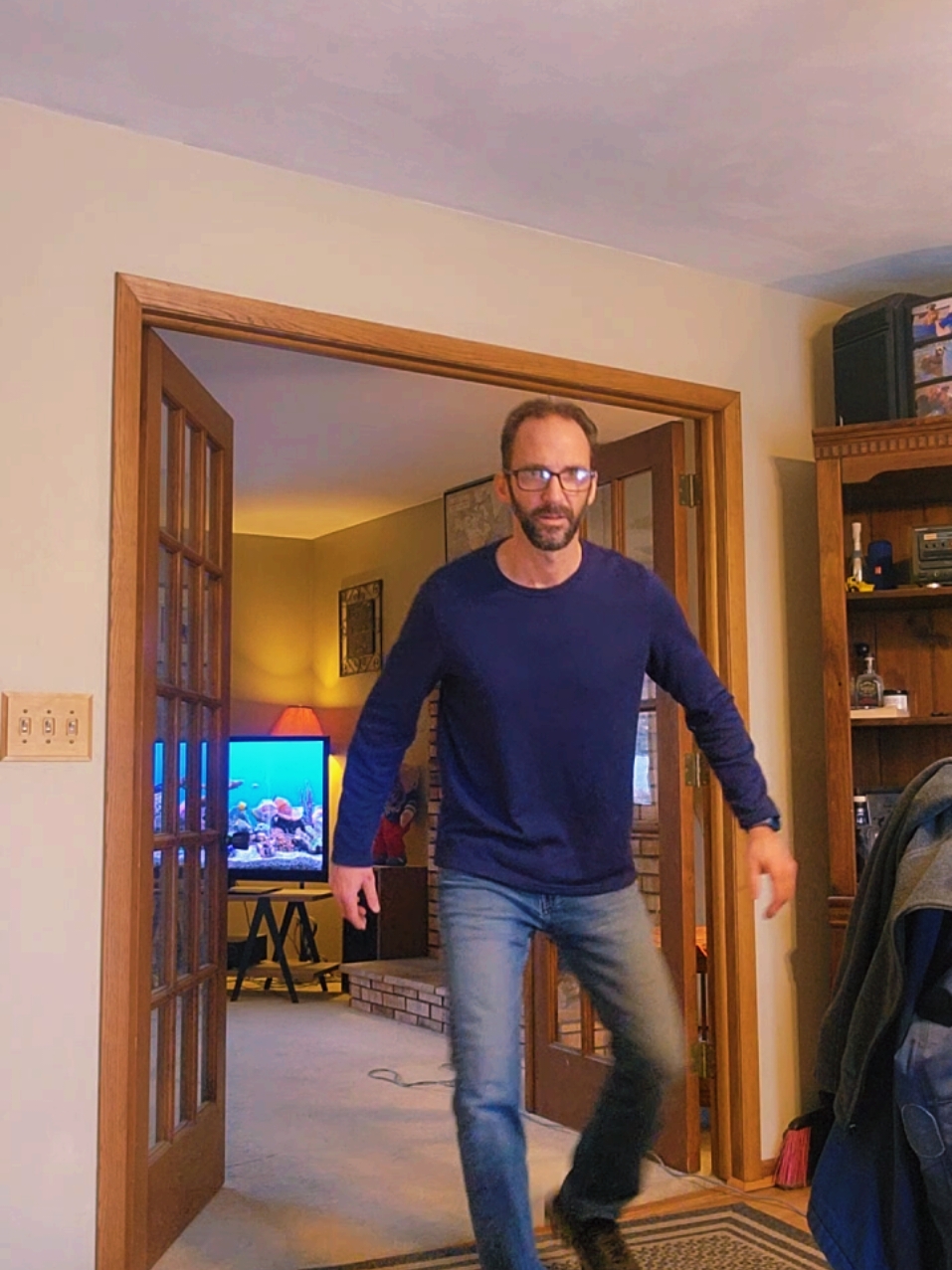 When you throw your back out, you end up walking like Sasquatch. Back pain is a bitch! 😫 #40something #wisconsin #fml #stupid #struggles #pain 