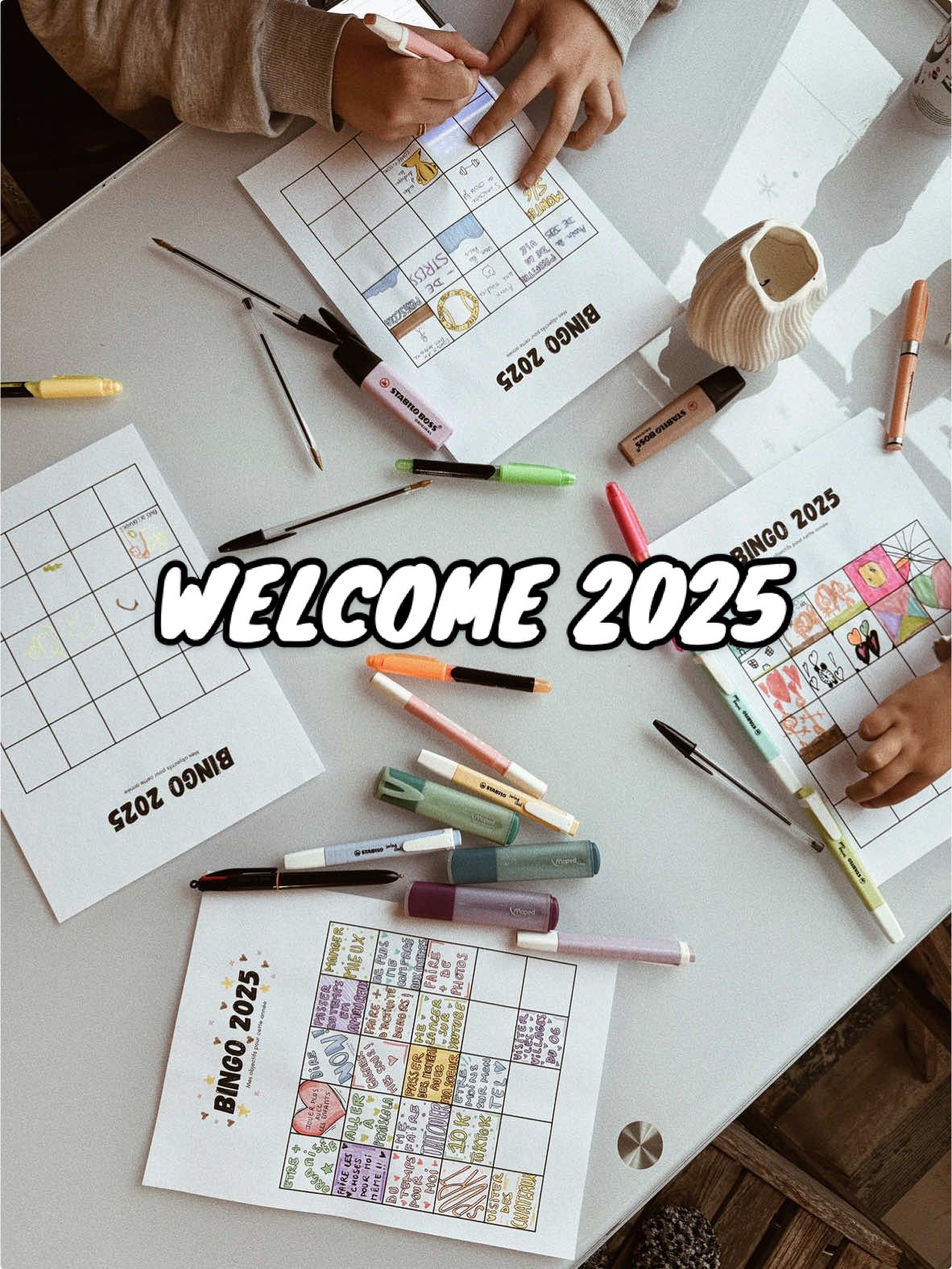 J’en profite pour vous souhaiter à tous une merveilleuse année rempli de bonheur 🩷  #2025 #visionboard #bingoboards 