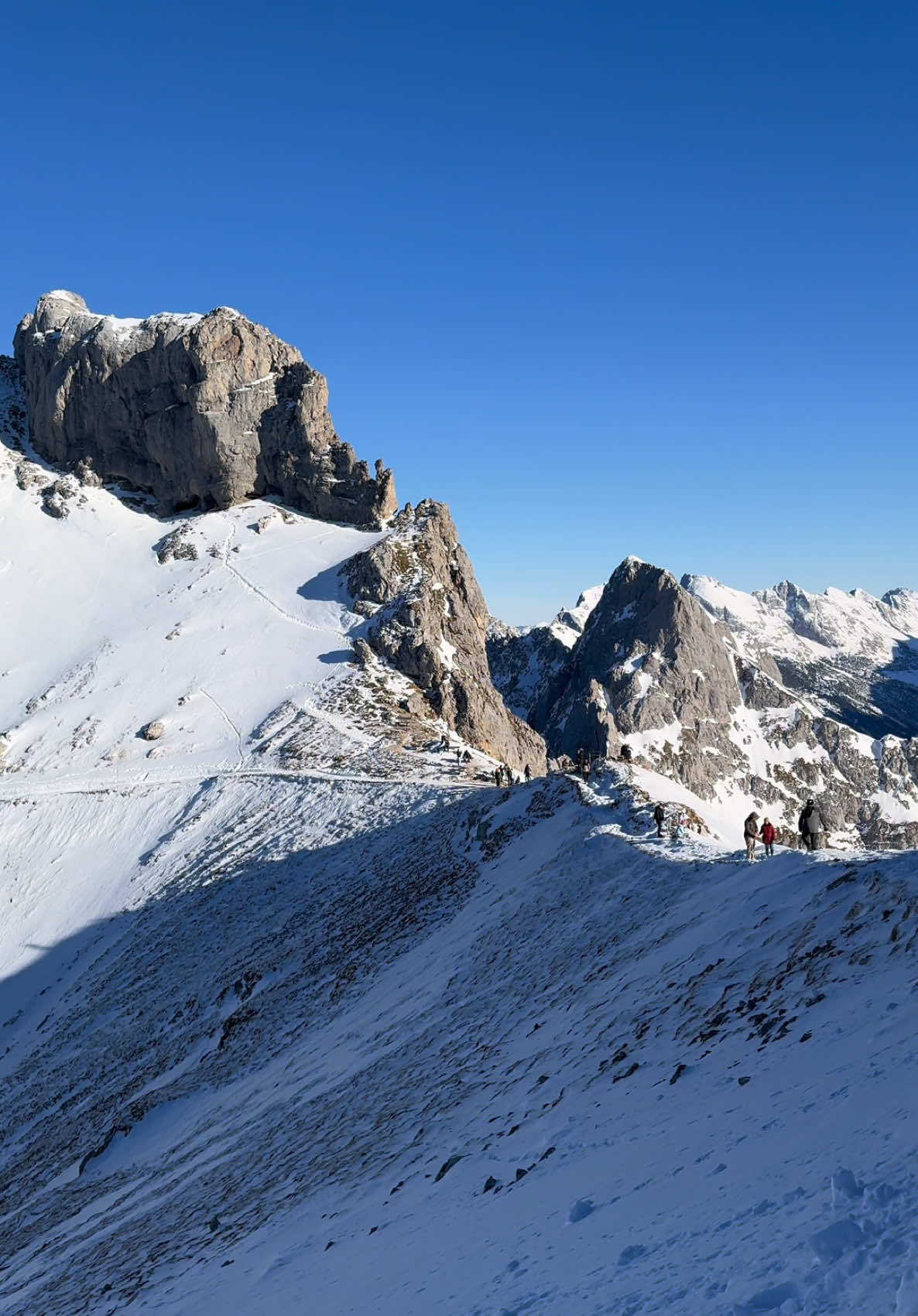 Happy New Year to everyone🎊  #alpen #Hiking #wandern #bavaria #mountain #alps #bergen #germany #góry #garmischpartenkirchen #karwendel #wanderslover #alpy #wanderslover #mountainlife @Damian Bałdowski ⛰️❤️ 