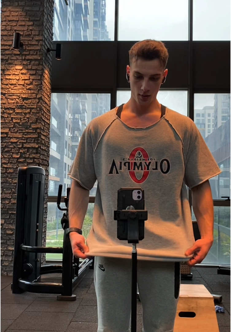 Do what scares you until it doesn’t. - - - - #gymmotivation #bodybuildermotivation #fitnessposing #fitnessmotivation #gymposing #aesthetic #bodybuilder #naturalbodybuilding 