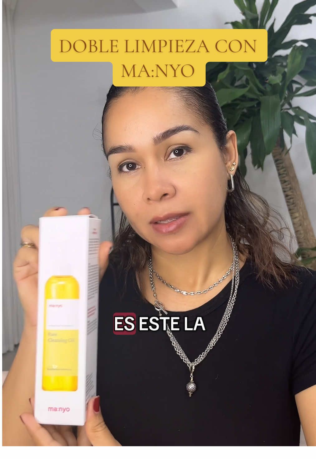 Probando una de las marcas no. 1 de skincare coreano. El aceite limpiador hace la gran diferencia y hasta ahora lo he descubierto 🥹.  #manyofactory #manyocleansingoil #doblelimpiezafacial #rutinadeskincare #manyo #manyoskin 