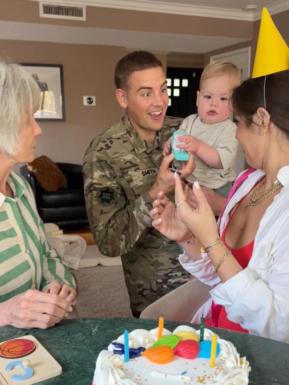 Soldier returns home to meet his son on his 1st birthday and gets surprise pregnancy news 🥹 #soldier #Homecoming #birthday #proposal #pregnancyreveal #pregnancy #genderreveal