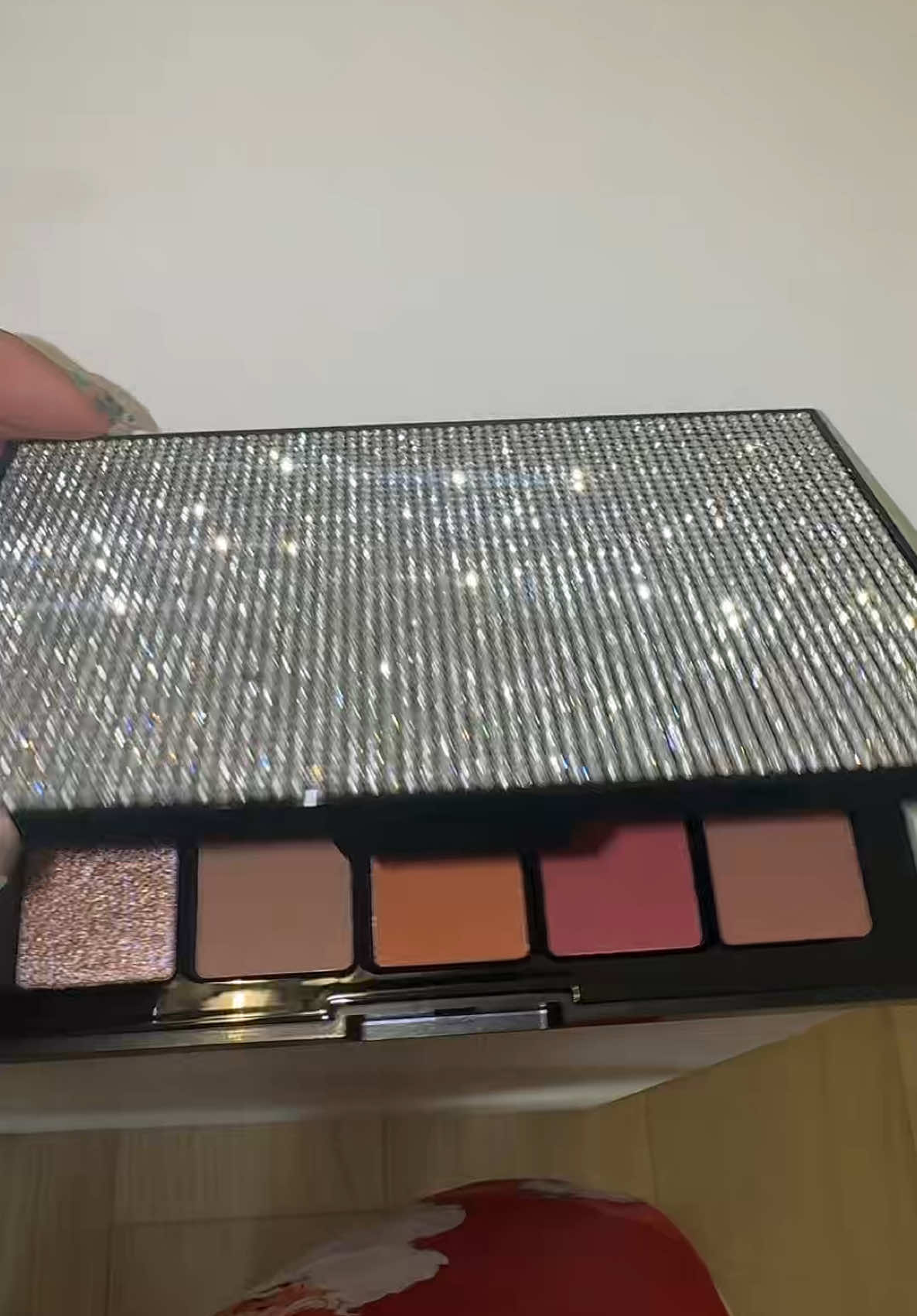 This pallete is SO PRETTY!!! 😭😭 @Jason Wu this is perfection #makeuppalette #makeupfinds #makeuptok #makeuphacks #makeupforbeginners #fyp #eyemakeup #makeuptutorial #eyelooktutorial #muatok #mua #fyp #BeautyTok 