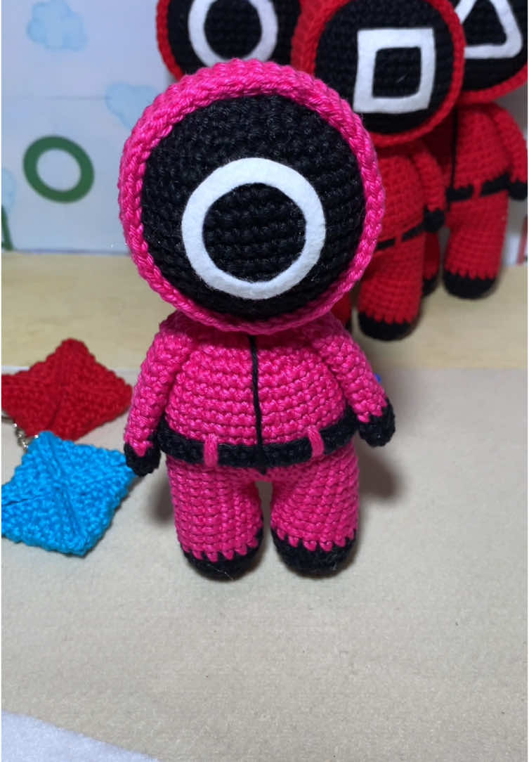 Respondendo a @LuckyLuki acertei na cor ? 🥹 @Netflix Brasil ajuda aqui  #SquidGame #squidgame2 #desafío #passoapasso #amigurumi #round6 