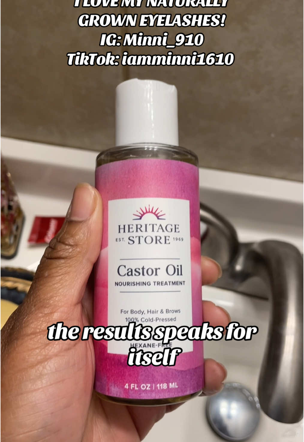 #greenscreen I LOVE CASTOR OIL! #eyelashes #productreview #castoroil #TikTokShop #tiktokmademebuyit #growth #results #naturalgrowth #naturaloil #vampire #blackvampire #viral #fyp #trending 