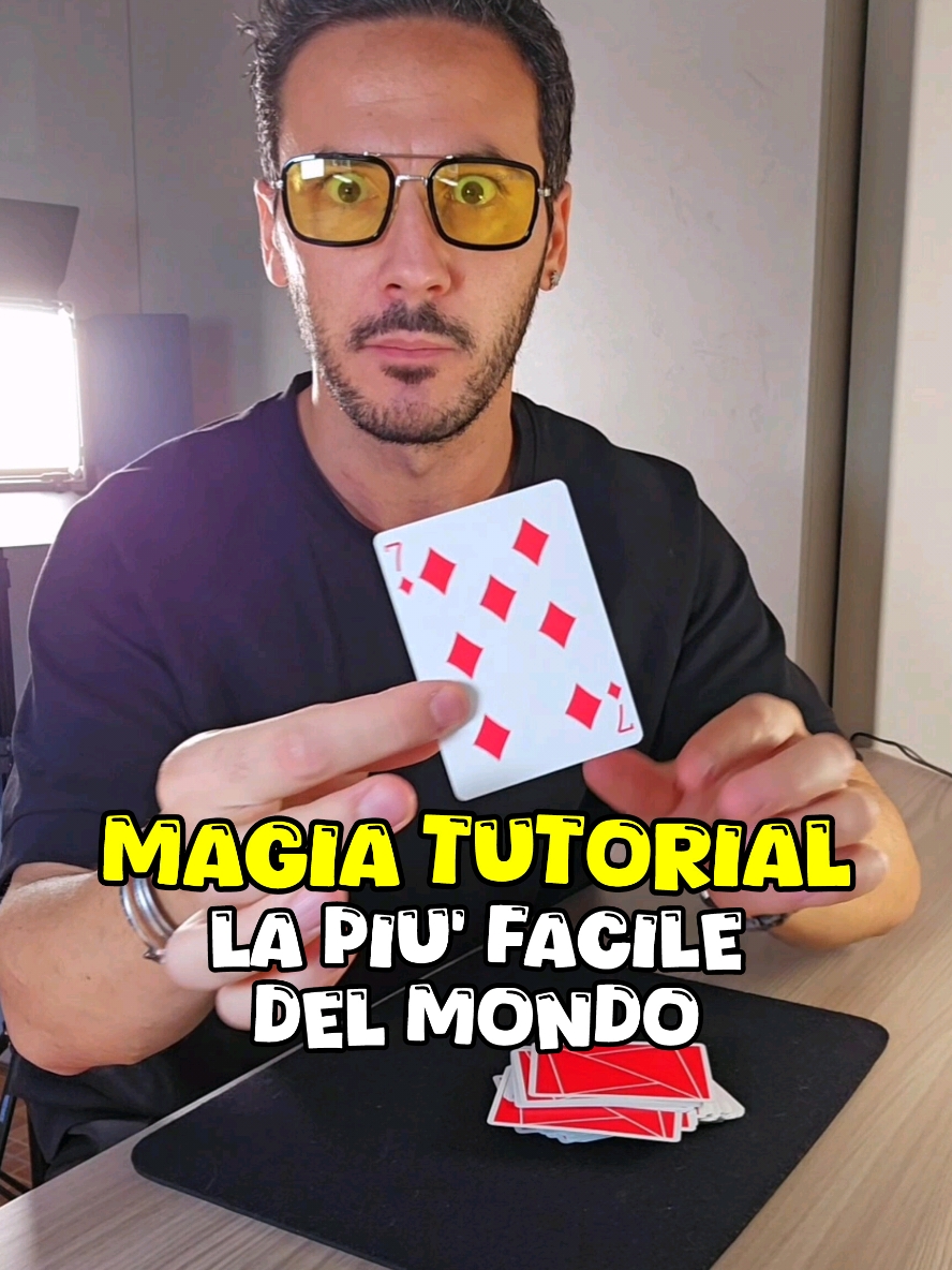 🤩✨️MAGIA PIÙ FACILE DEL MONDO✨️🤩  🎆BUON 2025 AMICI🎆 . . #magictrick #magictutorial #cardtrick #magicien #magiaconlecarte #magos #illusionist #magician #mágico #michaeltimaco 