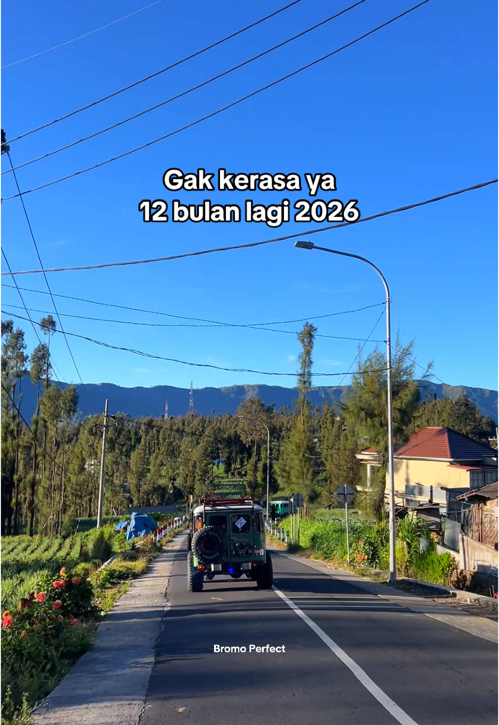 Gak kerasa ya 12 bulan lagi 2026🤣😂 Buat temen temen yang pengen ke bromo, tapi bingung cari jeep & fotografer?🤔 Kita ada 1 paket private trip bromo include dokumentasi loh dan tentunya dengan harga sangat terjangkau gys🤭😁 Ingin liburan kalian nyaman & bahagia bersama keluarga / orang terdekat? Yuk percayakan liburan kalian bersama kami🤭 📍Sukapura Probolinggo ✅WA ada di bio ya #bromo #bromotenggersemeru #bromomountain #gunungbromo #sewajeepbromo #bromotour #sunrisepoint #fotografertiktok #fotograferbromo #bromotravel #privatetripbromo #indonesia 