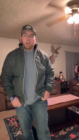 Love the color and how it fits!! #mensjacket #jacket #winterwear #quiltedjacket #TickTokShopCreatorPicks #TikTokShopHolidayHaul #WinterFinds 