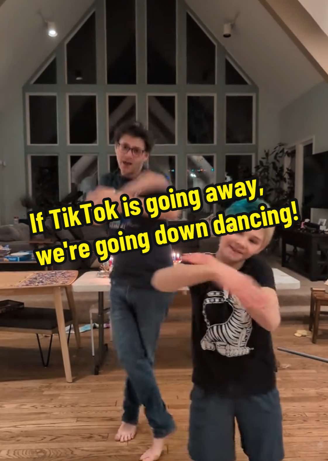 if the clock app is going away, we're going down dancing! #apt #rose #viralvideo #dance #dancingqueen  ps I think she spent like 6h teaching me to do a 22sec dance 🤣🙃