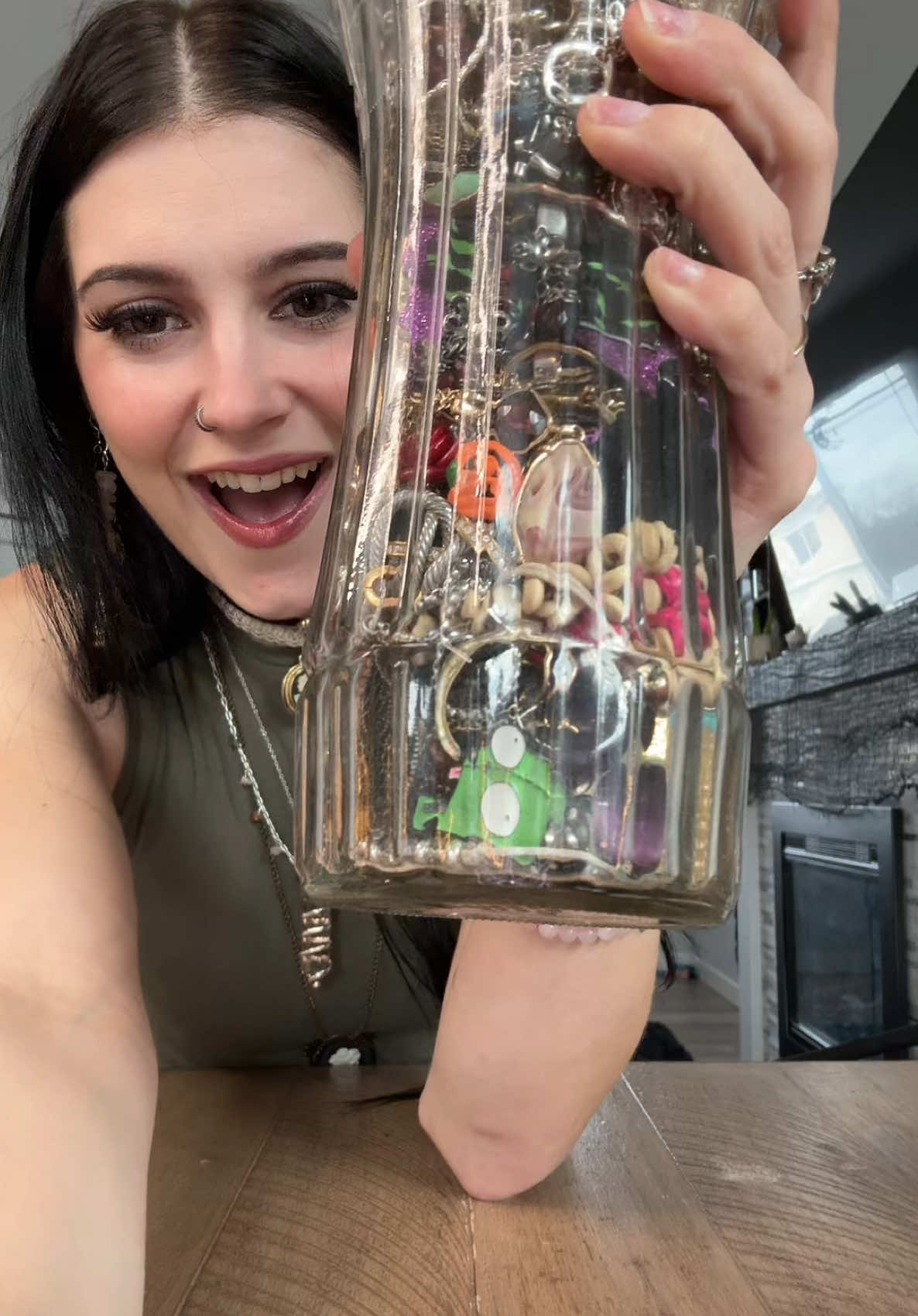 I HAVENT DONE A JAR SINCE LAST YEAR!!! 🤣 this #mystery #jewlery #jar was SO GOOD!!! Part 1 🥰 From @blue Sandoval #mysteryjewlerygirl #jewleryoftheday #OOTD #foryewwww #fyp #trendingvideo #alt #unboxingvideo #supportsmallbusiness #mysterybox #thrift 