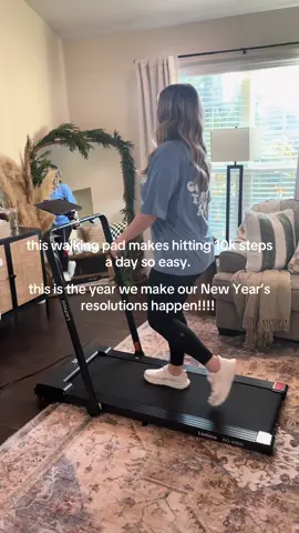 making my New Year’s resolutions happen with this walking pad! @LICHICOSPORT  #walkingpad #walkingpadtreadmill #walkingpadworkout #newyearsresolution #lichicowalkingpad 