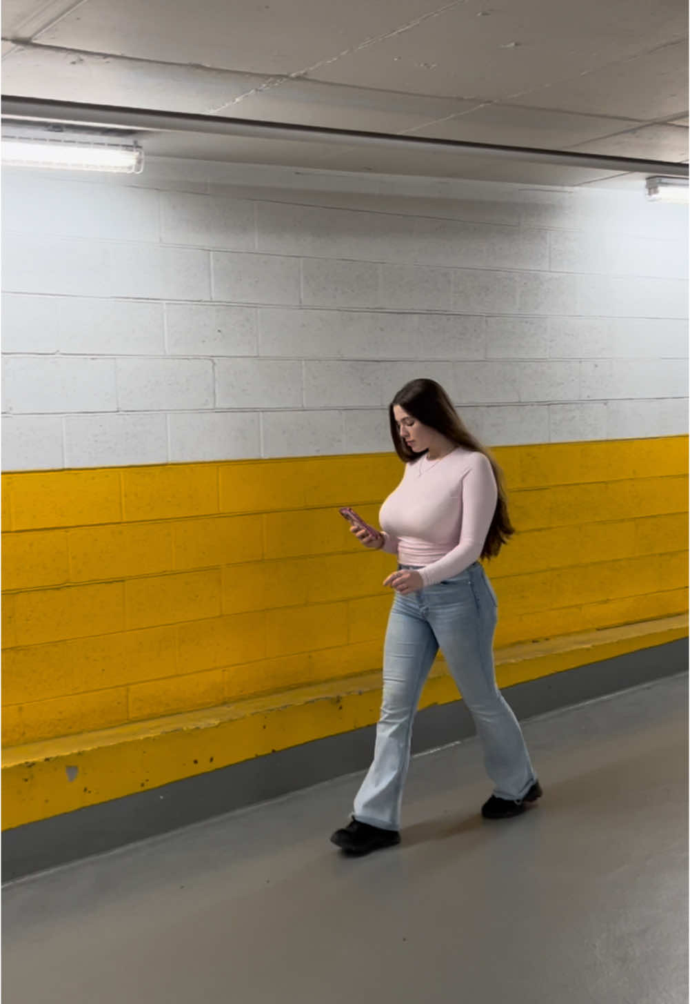 Parking garage encounter💞☺️ would you say hi back? 