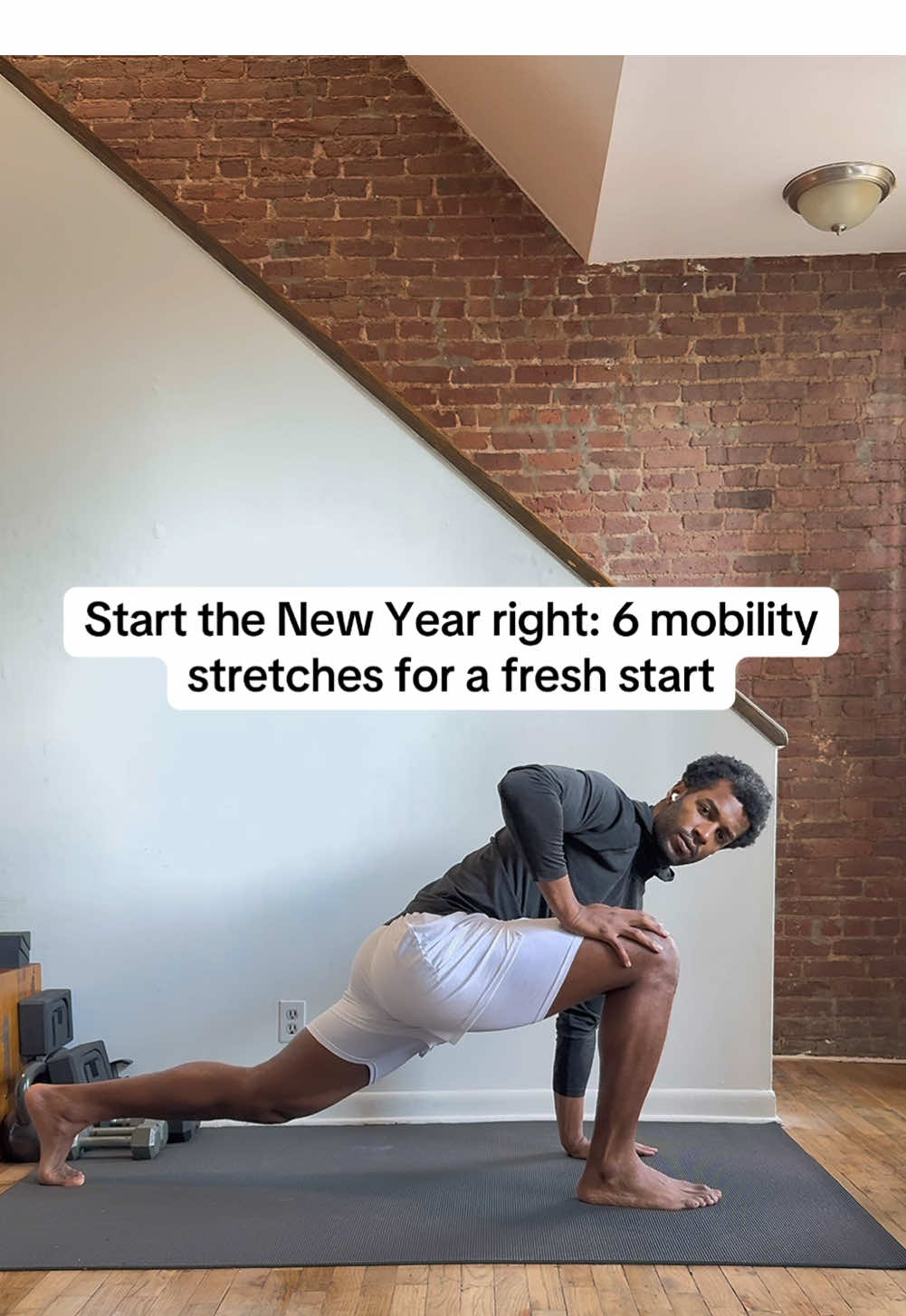 Here’s to a year full of movement, growth and strength 🧘🏾‍♂️  Do these 6 mobility stretches to get a fresh start on your happy new year 🎆  #happynewyear #mobilityroutine #stretchingroutine #yoga #stretches #yogaflow 