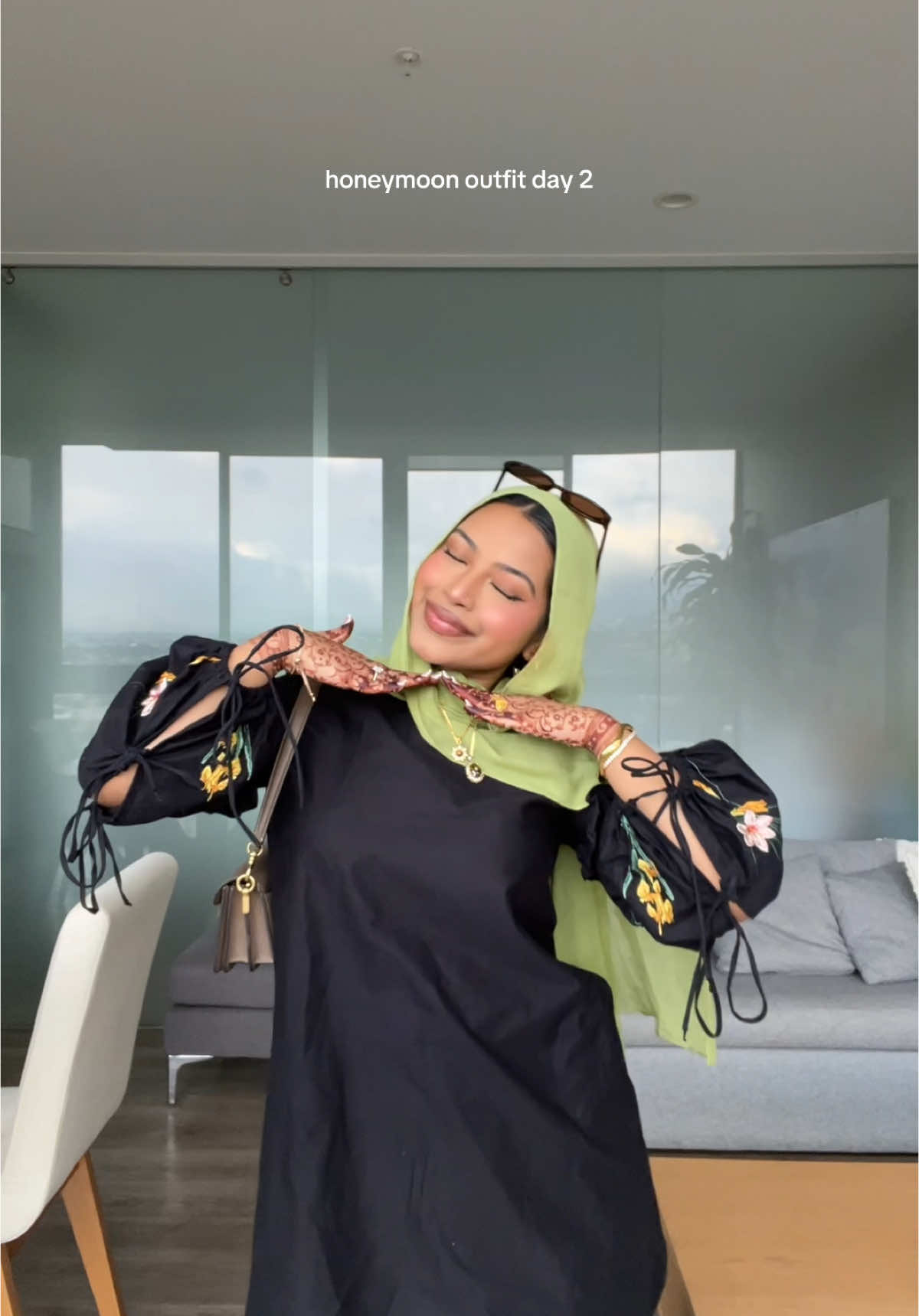 im in love with this top #hijabi #vela #honeymoon #muslim #hijabtutorial 