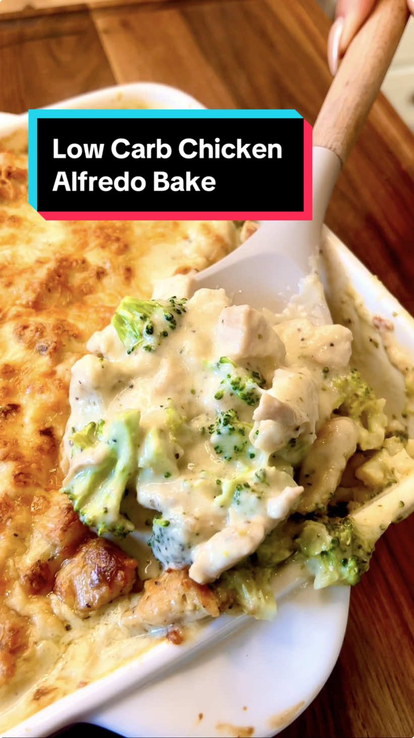 KICKING OFF 2025 WITH THE RECIPE THAT STARTED IT ALL‼️ My Low Carb Chicken Alfredo Bake! #lowcarbdinner #EasyRecipes #viral #keto #alfredopasta #easylunchideas 