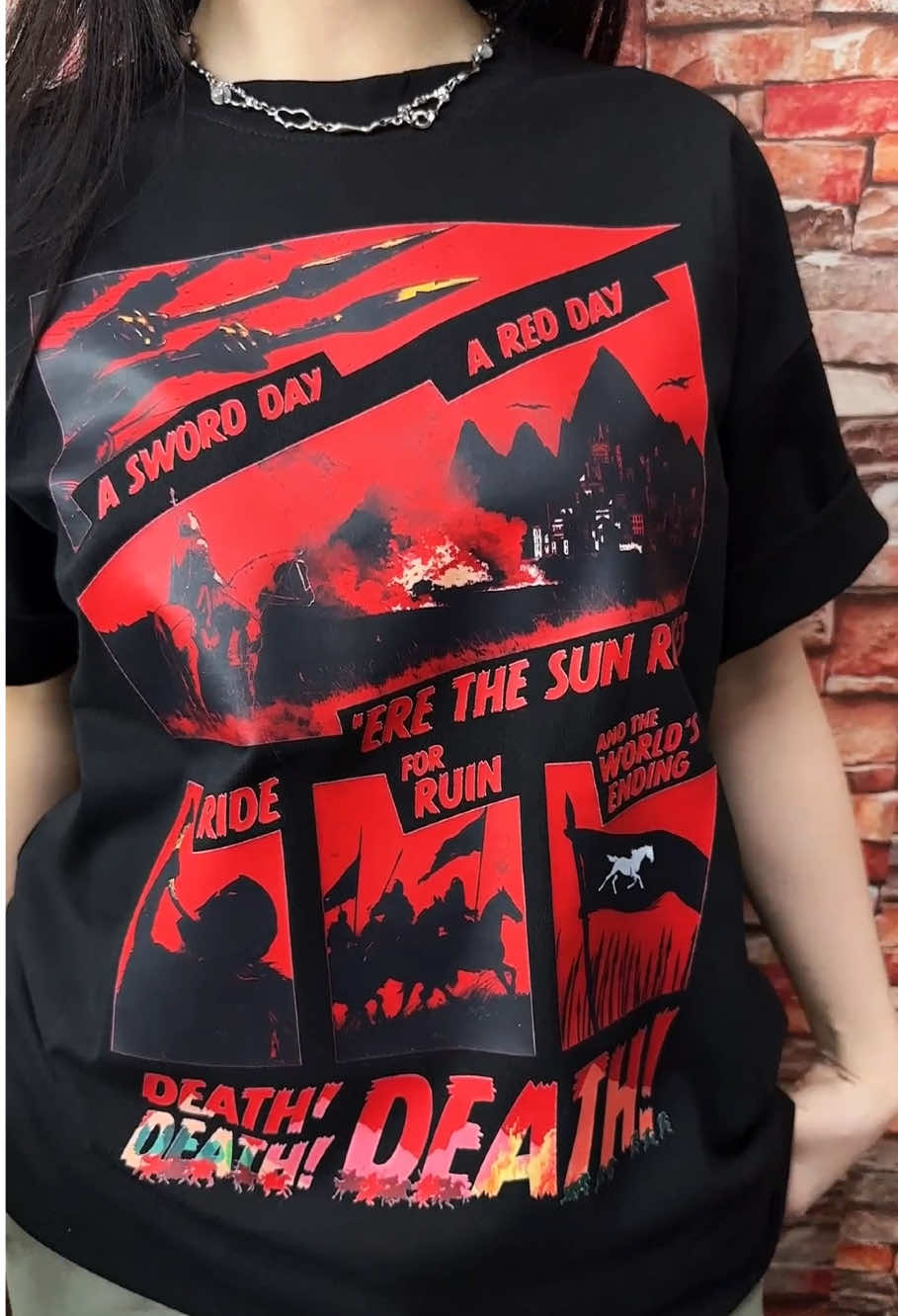 I love this shirt so badd 🥰🥰 #lotr #lotrtok #lordoftherings #ridersofrohan #therideofrohrrim #aragon #lordoftheringstiktok #middleearth 