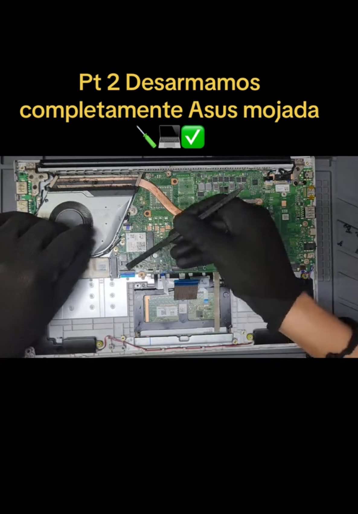 Pt 2 Vamos a desarmar totalmente el equipo para limpiar cada una de sus piezas con alcohol Isopropilico ✅💻🪛#yesatechrepair #asus #laptop #portatil 