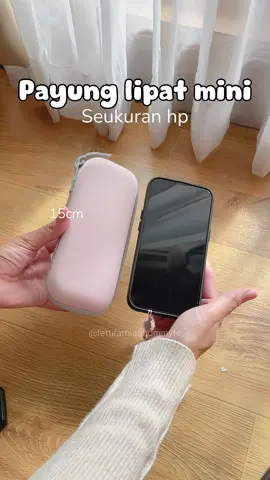 Seukuran hp 😀 praktis banget inimah bisa dibawa kemana mana , ga makan tempat #payunglipat #payungtravel #payungmini #payungestetik 