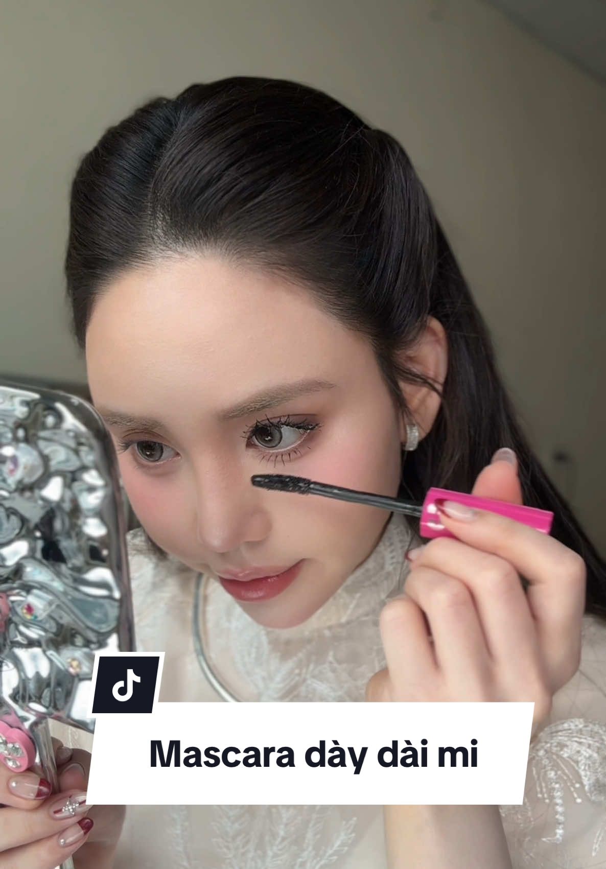 Nhớ gạn bớt macara mỗi lần chuốt cho đẹp nhen mí bà 🥰  #thuvienmakeup #maybelline 