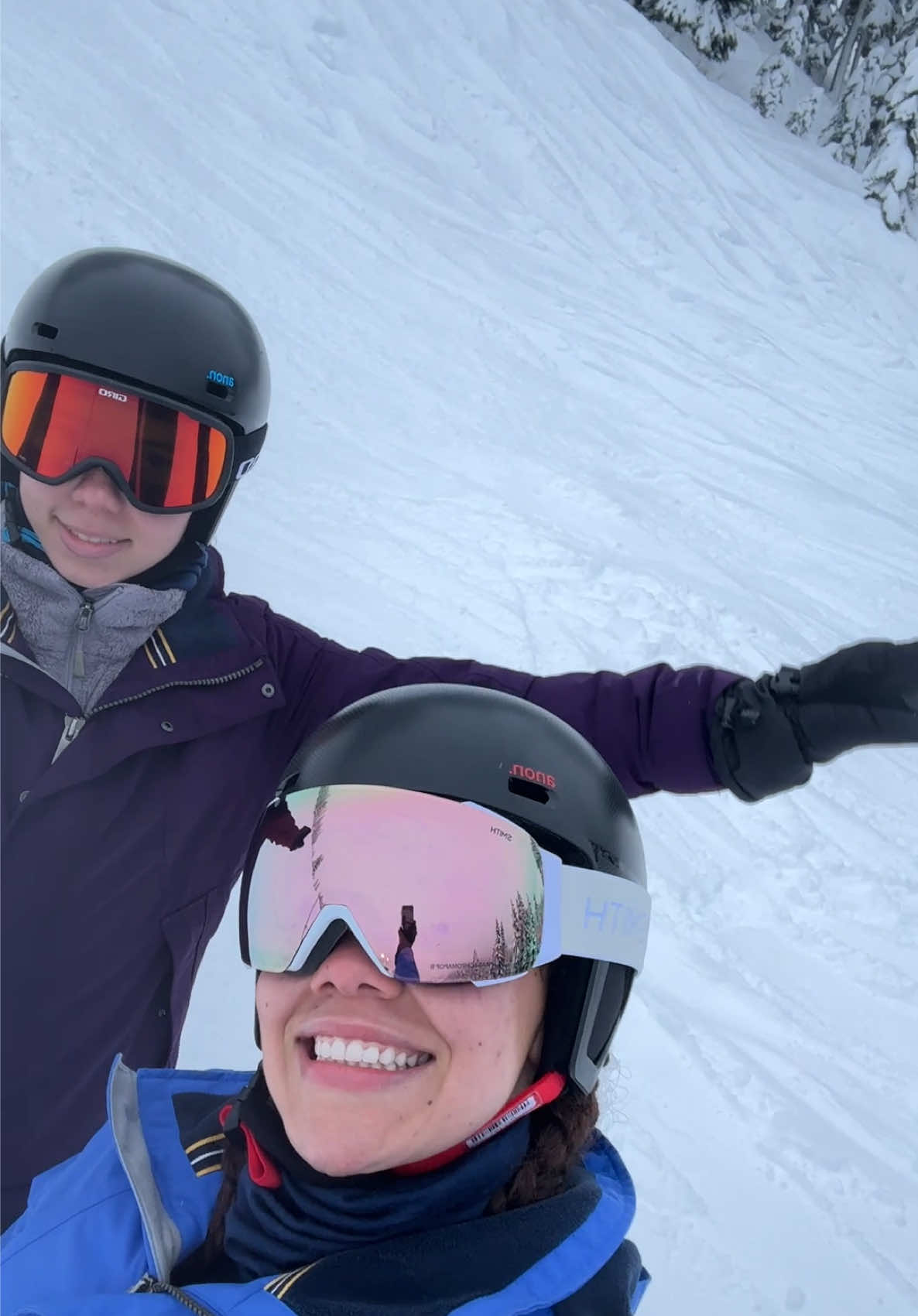 ringing in the new year on the slopes ⛷️🎊 @riley #2025 #ski #washington #leavenworth #skiing #skitok #transition #newyear #happynewyear 