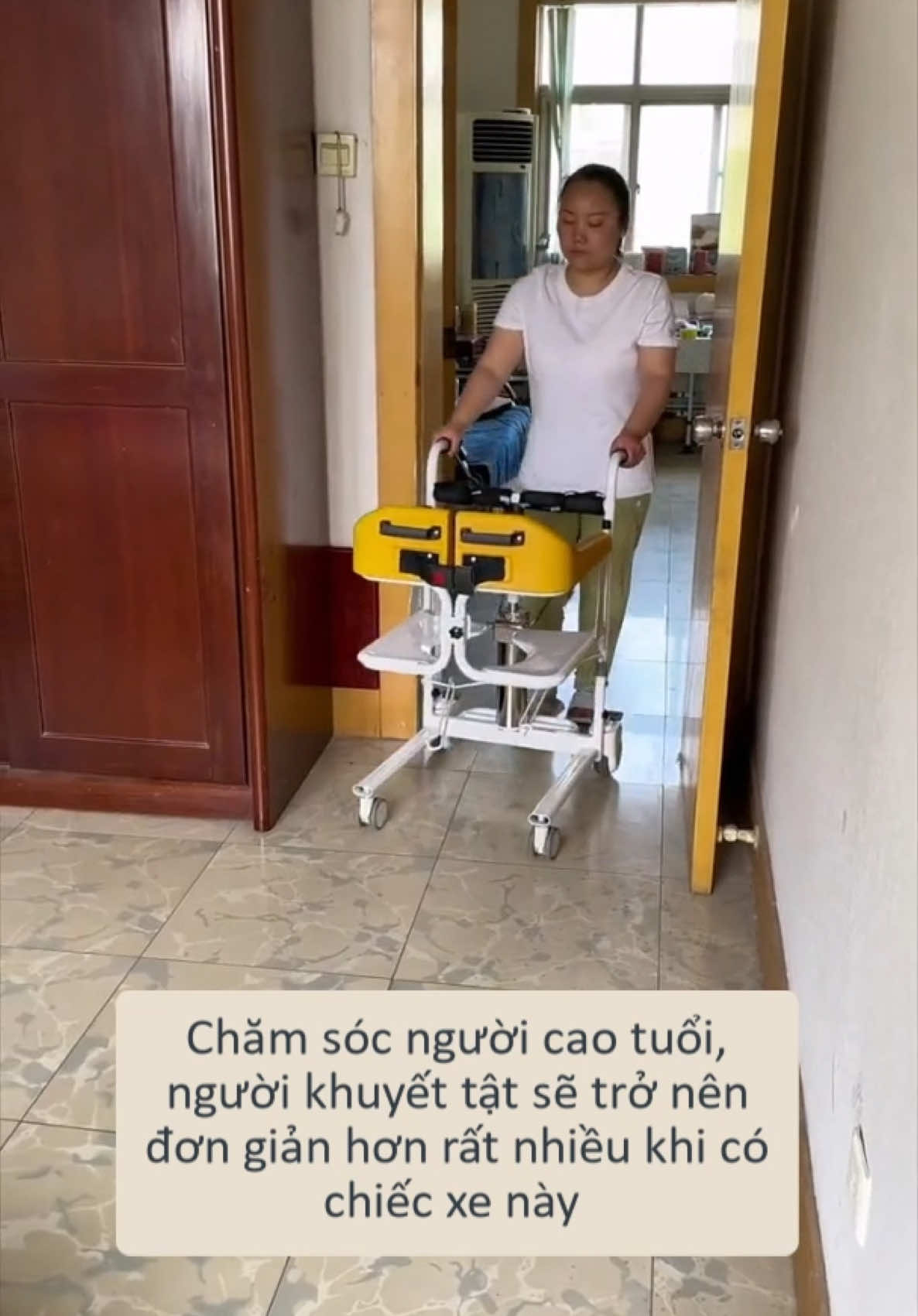 Xe nâng hạ trợ lực cho #nguoigia #nguoitaibien #nguoibailiet #xenangha #xechonguoikhuyettat #xelandanang 