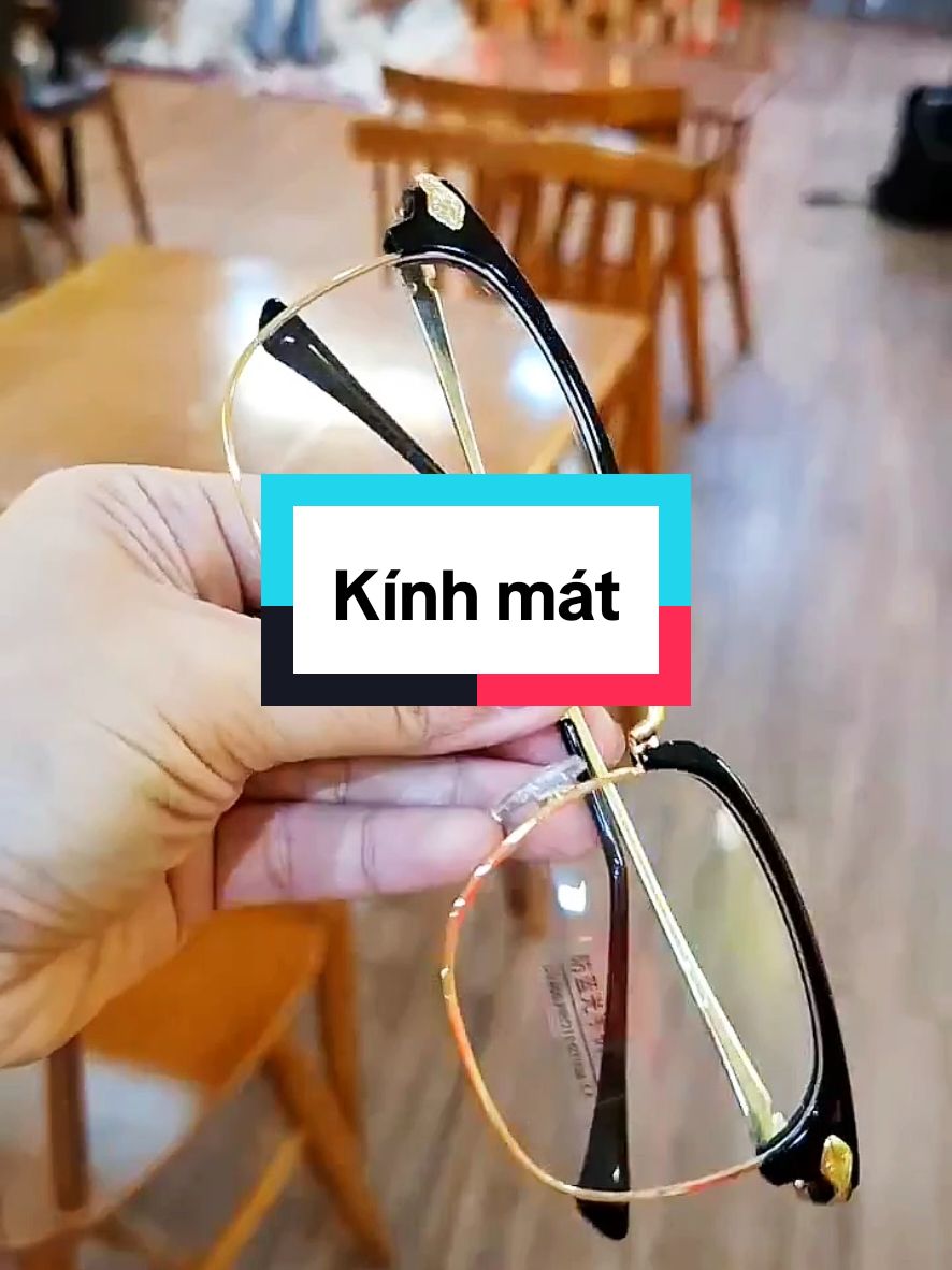 Mẫu kính quốc dân của nhà e đây ạ#batom #kinh #matkinh #kinhthoitrang #phukienthoitrang #kinhthoitrangnam #kinhthoitrangnu #kinhdepgiatot #xuhuongtiktok 