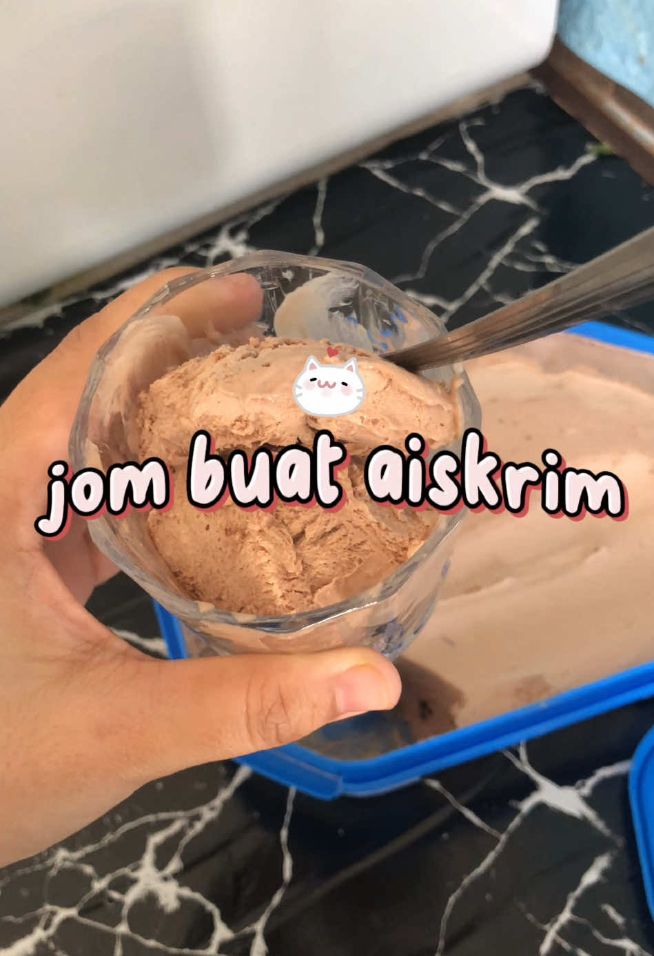 panas2 ni kena makan yg sejuk2 ☺️ aiskrim homemade siap! senang je korang nak buat 😘 #masukberanda  #aiskrimhomemade  #aiskrimcoklat 