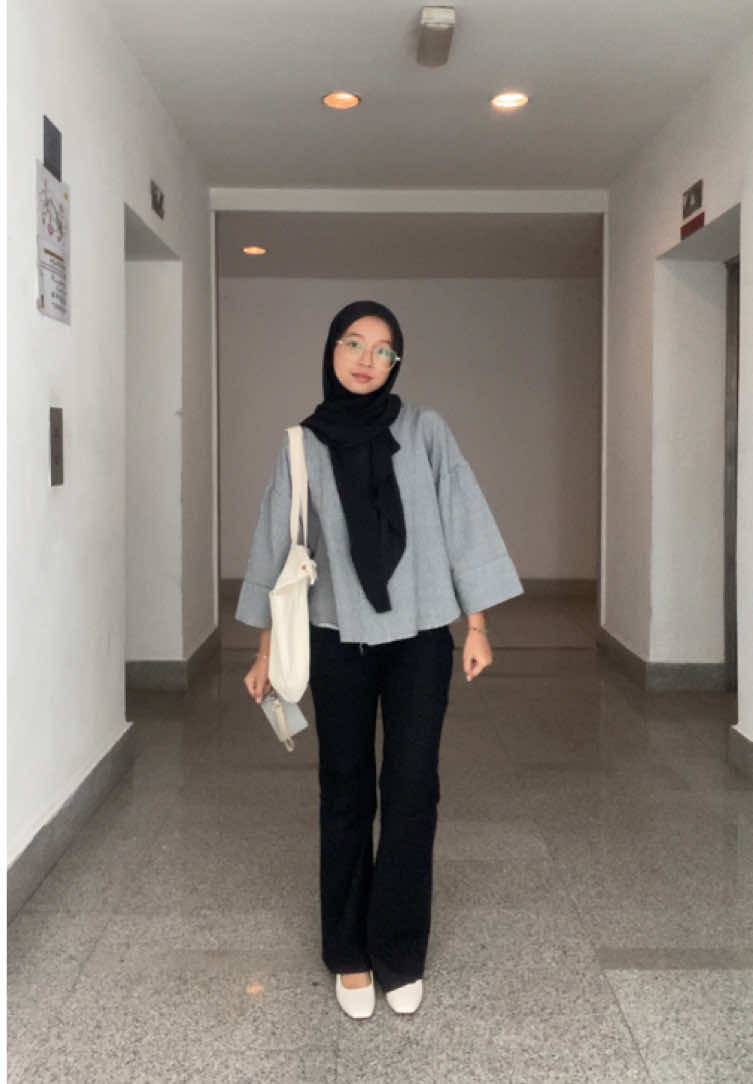 first ootd of the year, hny! no sleep, tiring day. can’t wait for iftar 🫠 #hny #unilife #TikTokCreatorSearchInsightsIncentive 