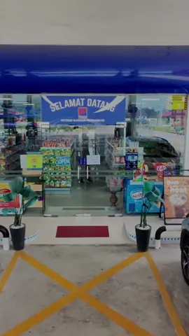 **Apa Kelebihan Stesen Minyak Petron Bandar Permaisuri?** 🚗⛽ Jom tengok video ini untuk tahu kelebihan Stesen Minyak Petron Bandar Permaisuri!  💼🔧 Dapatkan pengalaman mengisi minyak yang selesa, dan mesra alam di sini. Jangan lupa like dan share #petronmalaysia #petronbdrpermaisuri #fuelhappywithpetron 