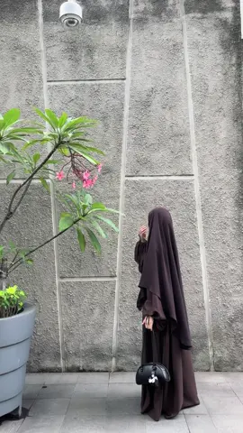 Yang belum pada co buruan co nanti keburu kehabisan✨🥰 Ga akan nyesel co ini guys🤎 #abaya #abayasyari #abayaeropa 