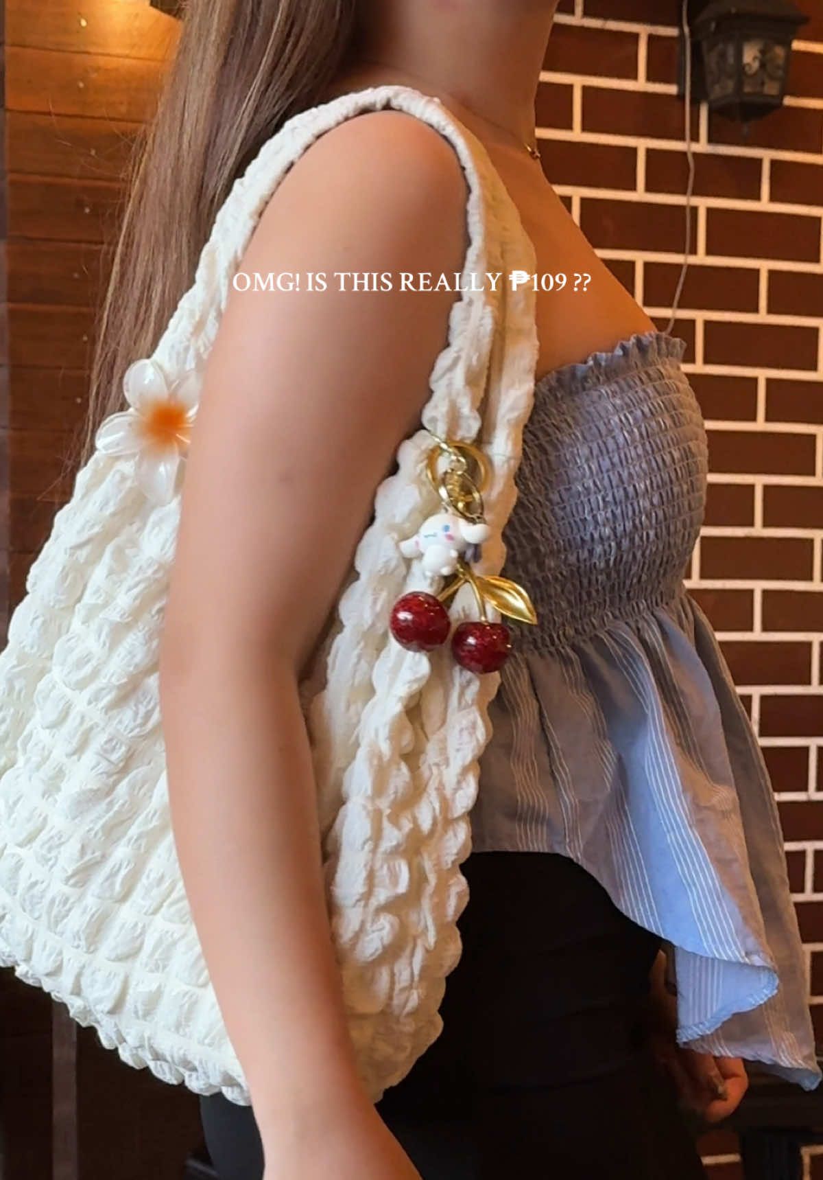 My fav cloud bag 😫🤍 so comfy to wear!!  #cloudbag #shoulderbag #womenbag #schoolbag 
