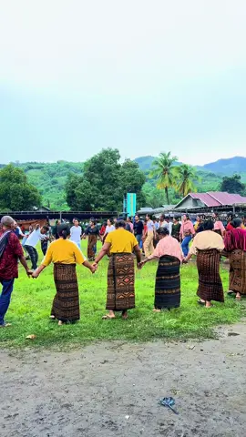 Sudah menjadi kebiasaan secara turun temurun dari leluhur kami untuk merayakan tahun baru bersama..inti dari perayaan ini adalah syukur dalam Kebersamaan sebagai sebuah keluarga besar atas berkat Tuhan -Lokalande 