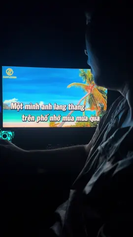 Một mình anh lang thang trên phố nhớ mùa mưa qua…#truonghayhat #nhachaymoingay #miencattrang #nhac8x9x #ninhhoa79 #xuhuong #cover #nhactamtrang 