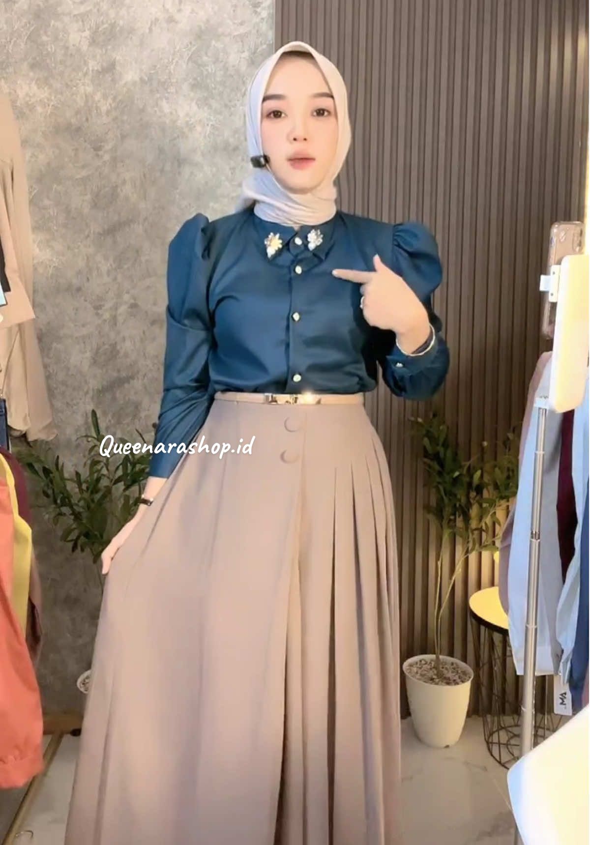 Kemeja puffy dan kulot atau rok celana kalau d padu padankan terlihat sangat elagen dan mewah banget #LIVEhighlights #TikTokLIVE #LIVE #OOTD #atasanwanita #outfitwanita #kemejawanita #kulot #rokcelana 