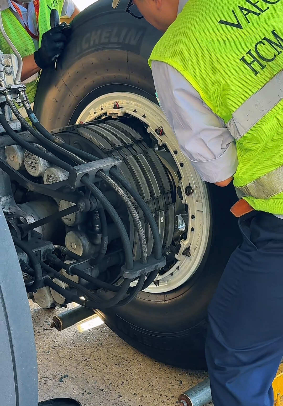 Airbus A321 Main Wheel Replacement🛫