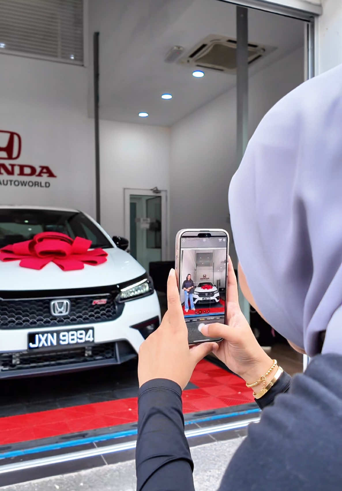 Alhamdulillah another delivery 😍 Thankyou Puteri 🤍 koranggg nak dapat interest ratw rendah, beli kereta tanpa keluarkan downpayment Boleh ws farha hokeyyy link dekat bio 😉 #fypシ #hondahondahrv #promohonda #speedylady #farhahonda #hondacity #hondacityhatchback #honda #hondakl #hondaklang #hondaselangor 