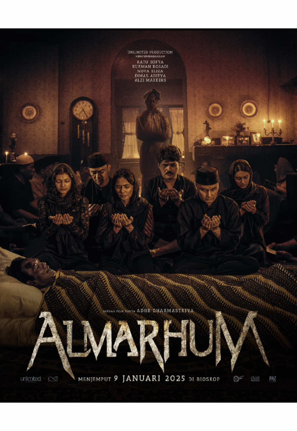 Turut berduka cita untuk Almarhum bapak Mulwanto dan keluarga. Jangan lupa datang ke tahlilan bapak di bioskop! FILM ALMARHUM tayang mulai 9 Januari 2025 di bioskop. #filmalmarhum #pocong #penampakan #horror #filmhorror #filmindonesia #rekomendasifilm #tiktoktainment #fypシ #4u 