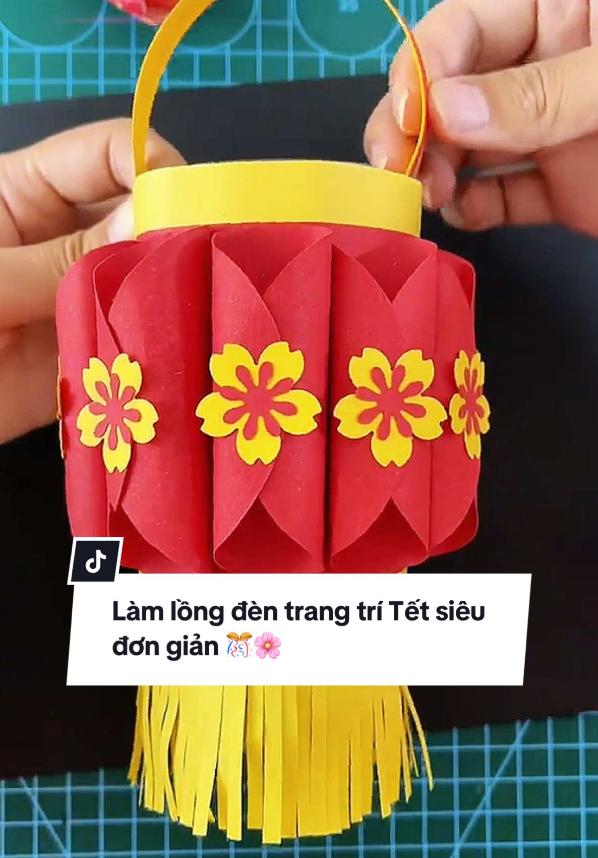 Làm lồng đèn trang trí tết từ giấy bìa thủ công siêu đơn giản. #xuhuong #handmade #handmadegifts #diyproject #stems #mamnon #trangtri 